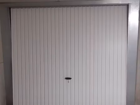 box fermé de 14 m2 à boulouris