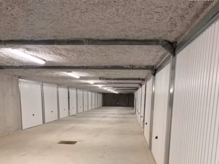 vends garage box sainte maxime 83