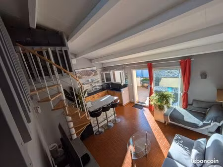 appartement rénové avec terrasse centre ville