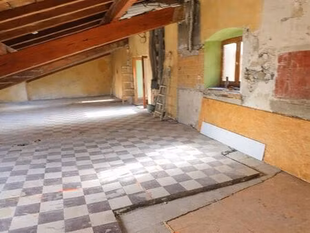 dernier étage  plateau mansardé à fort potentiel