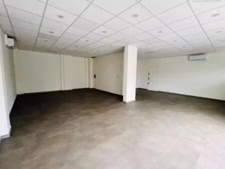 local commercial 50 m2 pour live whatnot