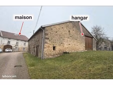 la chapelle au bois : ferme rénovée  hangar indépendant et vaste terrain