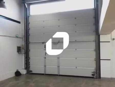 local industriel 621 m²