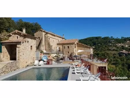 immeuble 1270 m² faugères