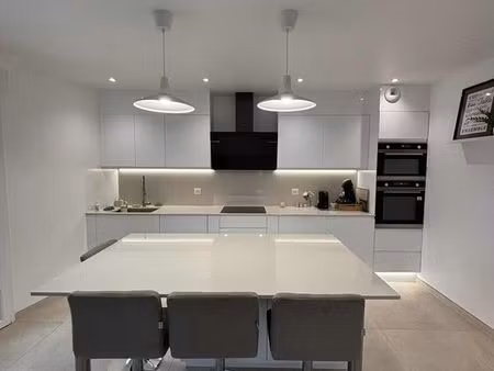 maison 6 pièces 216 m²