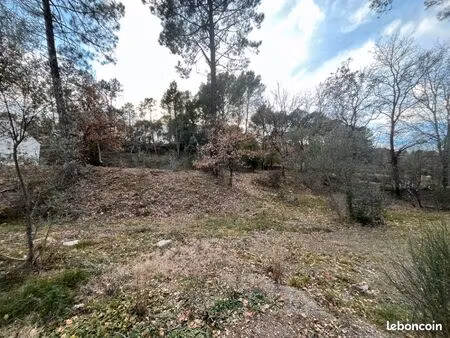 terrain 1 041 m² salernes