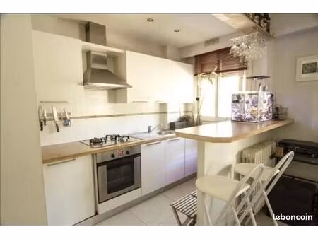 grand studio trés bonne état cannes