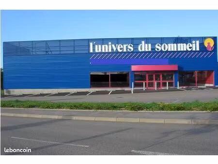 a louer local commercial 675 m2