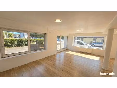 local commercial / bureaux refait à neuf – 61 m² – centre-ville avec parking gratuit