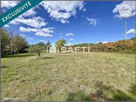 terrain 1795 m² régusse