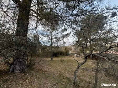 terrain 1 037 m² salernes