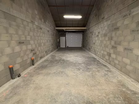 dépôt / local professionnel 72 76 m² – beynost (01)