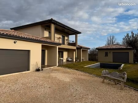 maison contemporaine avec piscine et dépendance – baix