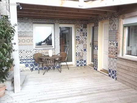 appartement lumineux avec vue et grand jardin irrigué