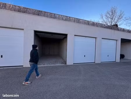 grands garages (pour camping car)