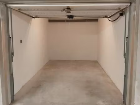 garage fermé avec électricité de standing