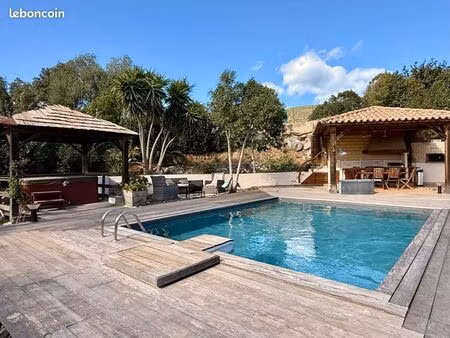 villa avec piscine/jacuzzi proche plages et commodités