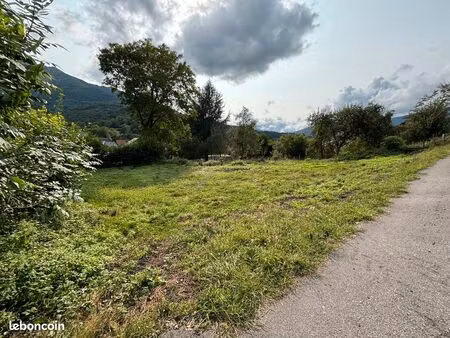 vends terrain à bâtir