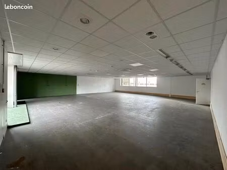 local commercial 231 m²