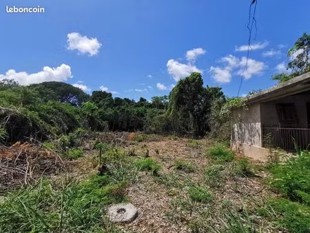 terrain proche de l'hippodrome