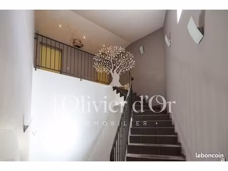 immeuble 3 pièces 219 m²