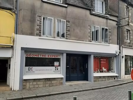 bureau ou comerce avec vitrine