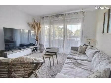 t2 d’exception avec terrasse de 18 m² dans résidence de standing avec piscine