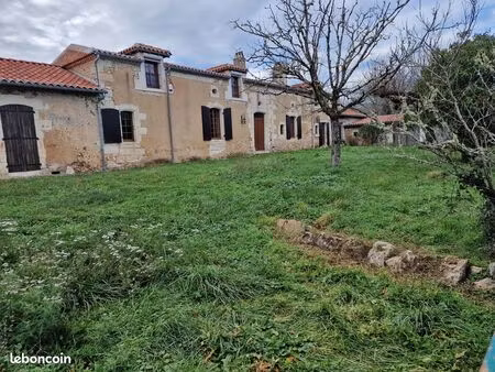 ferme restaurée sur domaine agricole