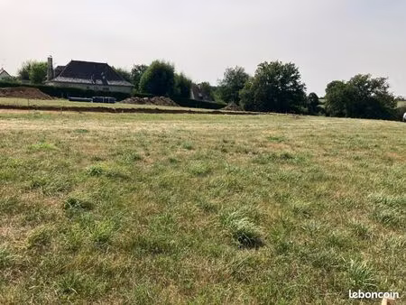 terrain 833 m² arpajon sur cere