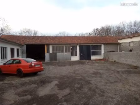 hangar à remettre en état