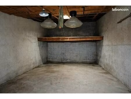 garage 38 mètres carrés plus local attenant