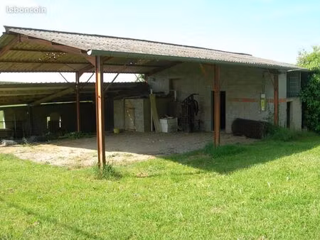 hangar de 120m² + auvent de 50m² sur 1200m² de terrain