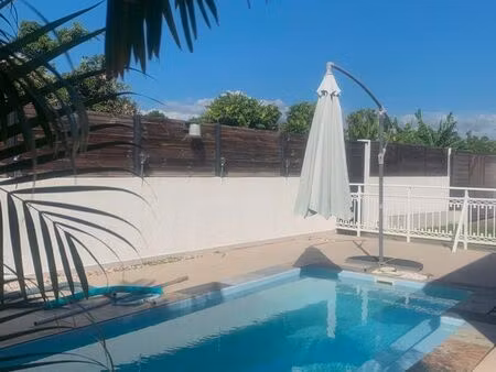 maison de plain-pied avec piscine