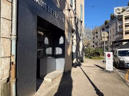 local commercial 30 m² ales