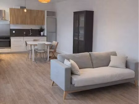 maison 3 pièces - 68m2 + cour  sous-sol et toiture terrasse