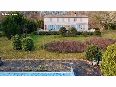 propriété 8 pièces 249 m²