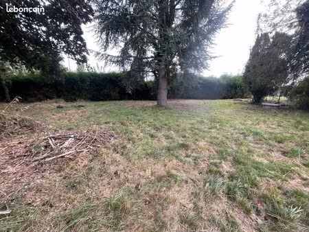 terrain constructible plat 850 m2 libre constructeur