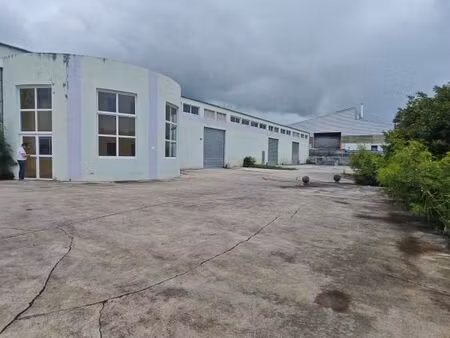 local industriel 1 400 m²