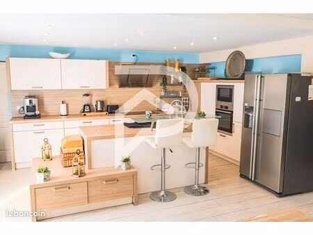 maison 6 pièces 238 m²