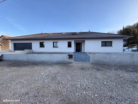 plain-pied moderne 150m2 avec piscine  double garage et sous sol de 200m2