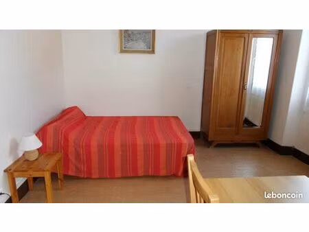 location studio meublé