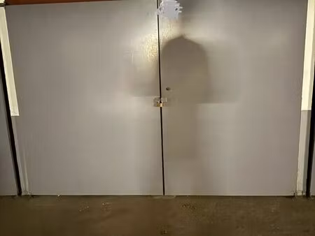 garage box fermé - 3 minutes à pieds gare d'orléans