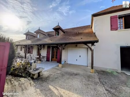 propriété 6 pièces 180 m²