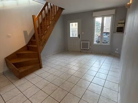 location maison de village