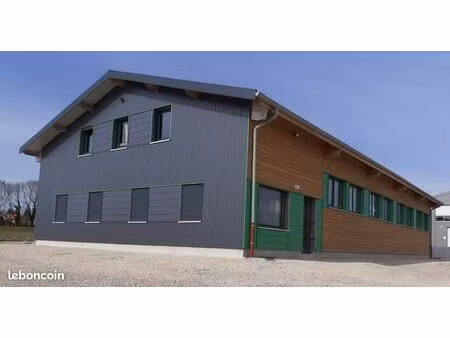 batiment ou atelier de menuiserie