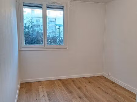 bureau à louer zfu cenon