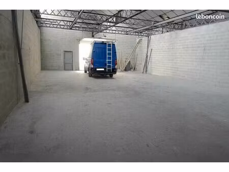 entrepôt de 325 m² à louer – idéal stockage ou activité professionnelle