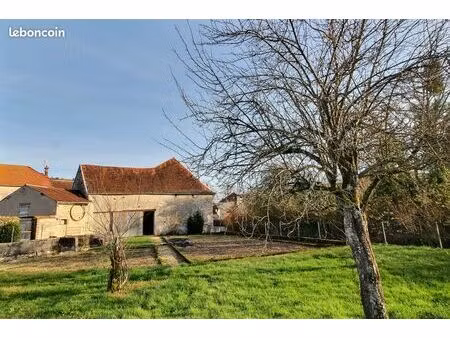 ancien corp de ferme avec dépendances