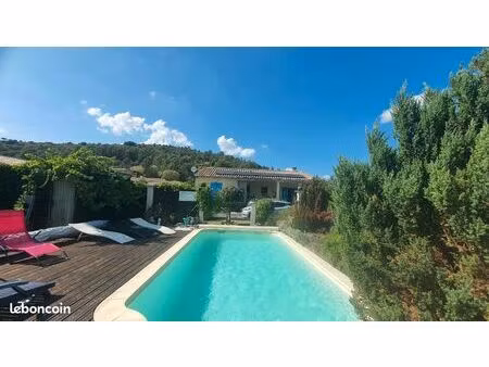 2 maisons agencés en 3 gîtes ou habitations avec piscine privée entre lagrasse et carcasso