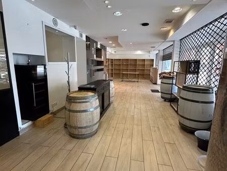 grand local de 102 m² à louer